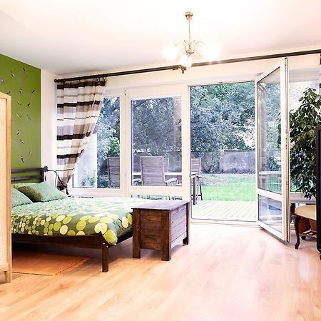 Lovely Garden Flat Near Royal Park Warsaw Bilik gambar