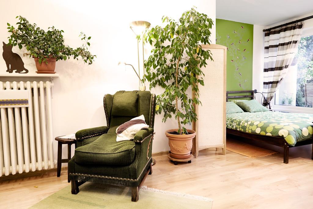 Lovely Garden Flat Near Royal Park Warsaw Bilik gambar
