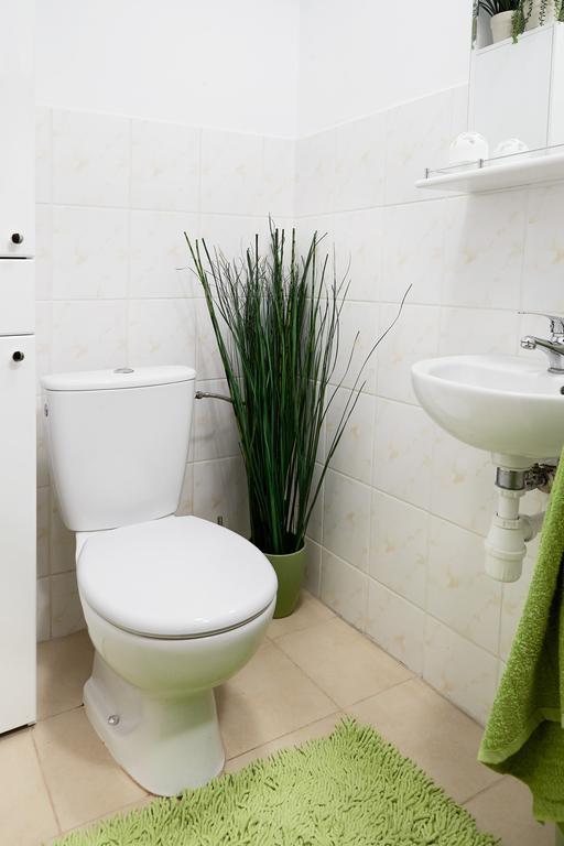 Lovely Garden Flat Near Royal Park Warsaw Bilik gambar