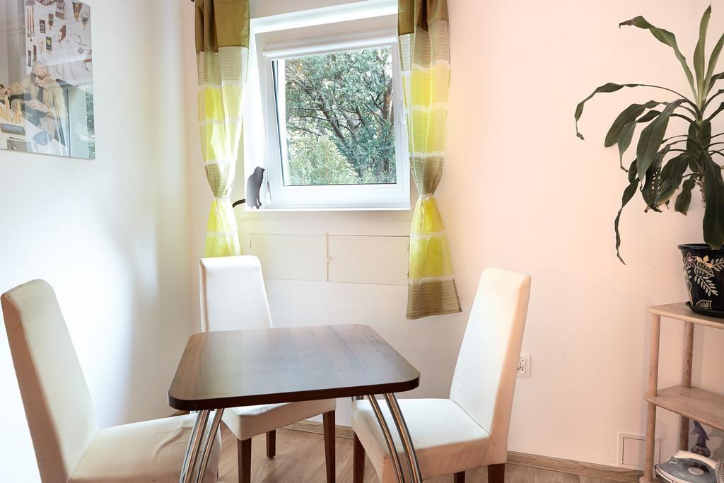 Lovely Garden Flat Near Royal Park Warsaw Bilik gambar