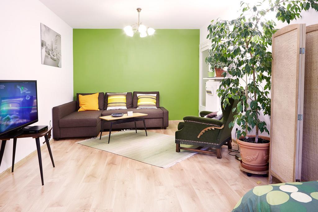 Lovely Garden Flat Near Royal Park Warsaw Bilik gambar