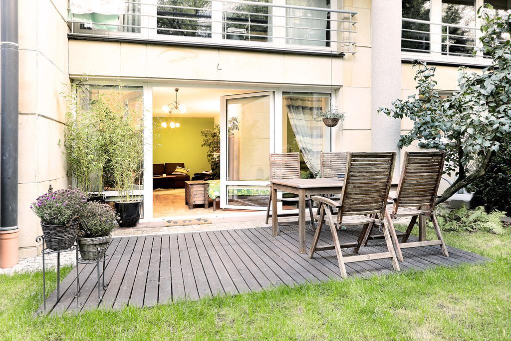 Lovely Garden Flat Near Royal Park Warsaw Bilik gambar
